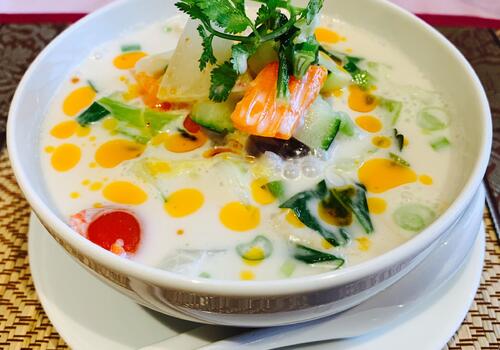 Frisch gemachte Tom Kha Gai Suppe 